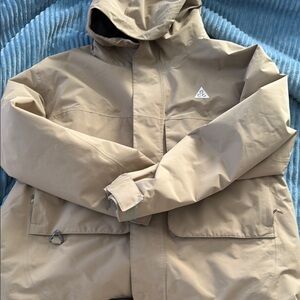 NIKE ACG women’s skull peak storm fit jacket